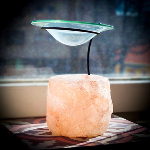 Foto principale Brucia essenze di Sale Himalayano Rosa grezzo 1,5 kg per lumini tea light con supporto in metallo e piattino in vetro