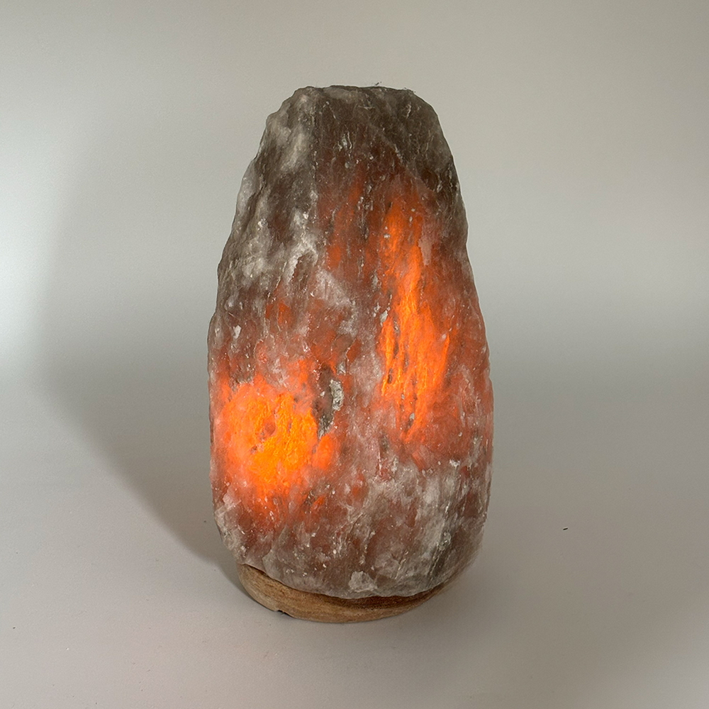Foto principale Lampada di Sale Himalayano Grigia grezza 2-3 kg con luce calda e base in legno