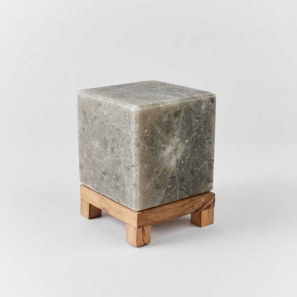 Lampada di Sale Himalayano Grigia scolpita a forma di Cubo 4 kg con luce calda e base in legno - Foto 1