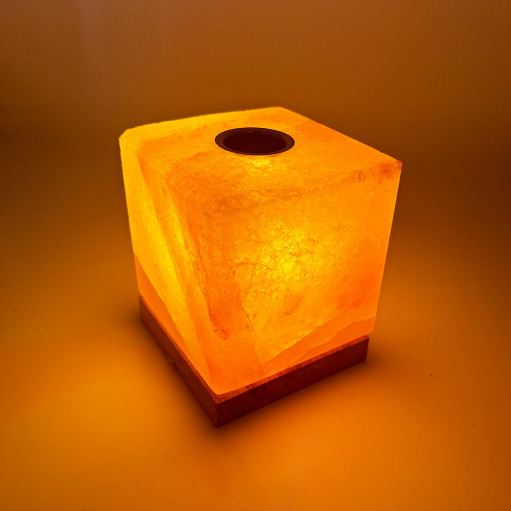 Foto principale Lampada di Sale Himalayano Rosa Aroma brucia essenze scolpita a forma di Cubo 4kg con luce calda e base in legno
