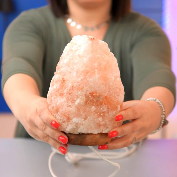 Lampada di Sale Himalayano Rosa grezza 2-3 kg con luce calda e base in legno - Foto 1