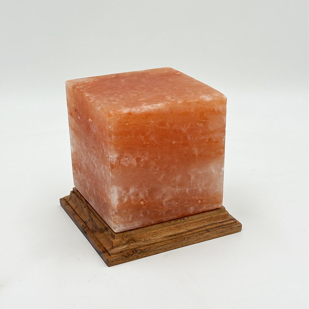 Lampada di Sale Himalayano Rosa scolpita a forma di Cubo 3-4 kg con luce calda e base in legno - Foto 1