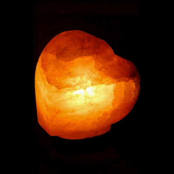 Foto principale Lampada di Sale Himalayano Rosa scolpita a forma di Cuore 3-4 kg con luce calda e base in legno