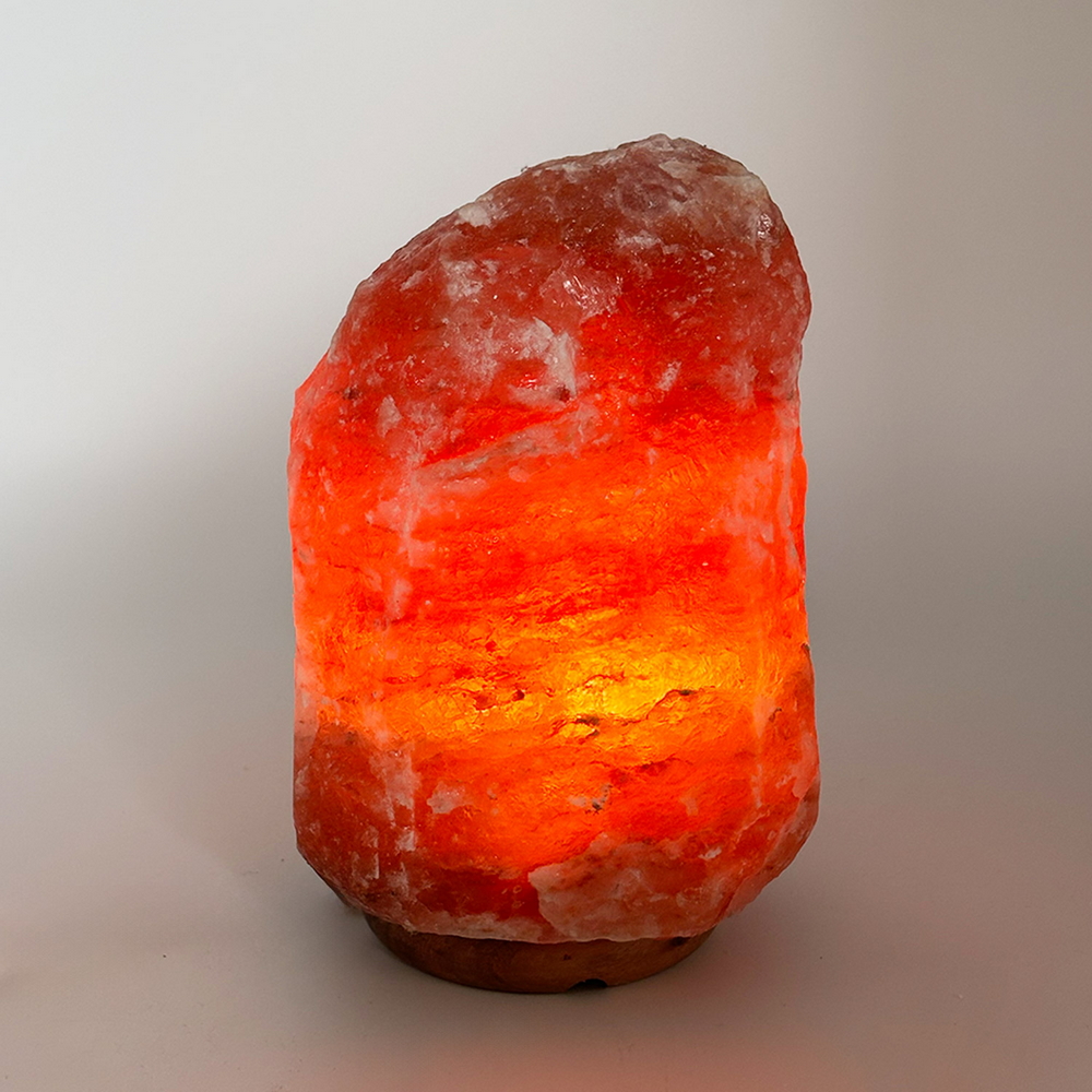 Foto principale Lampada di Sale Himalayano Rossa grezza 4-6 kg con luce calda e base in legno