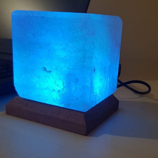 Lampada di Sale Himalayano USB Rosa scolpita a forma di Cubo 600 g con luce Led RGB e base in legno - Foto 1