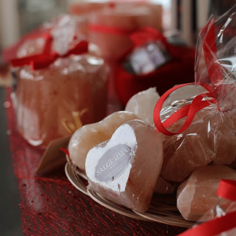 Foto principale Saponetta di Sale Himalayano Rosa naturale a forma di Cuore 350 g per massaggi e trattamenti corpo naturali