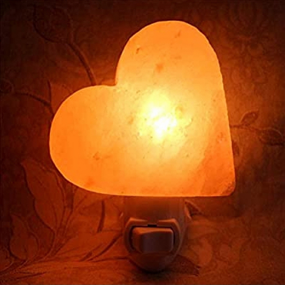 Foto principale Lampada di Sale Himalayano Notturna Rosa scolpita a forma di Cuore 750 g con luce Led Bianco Caldo