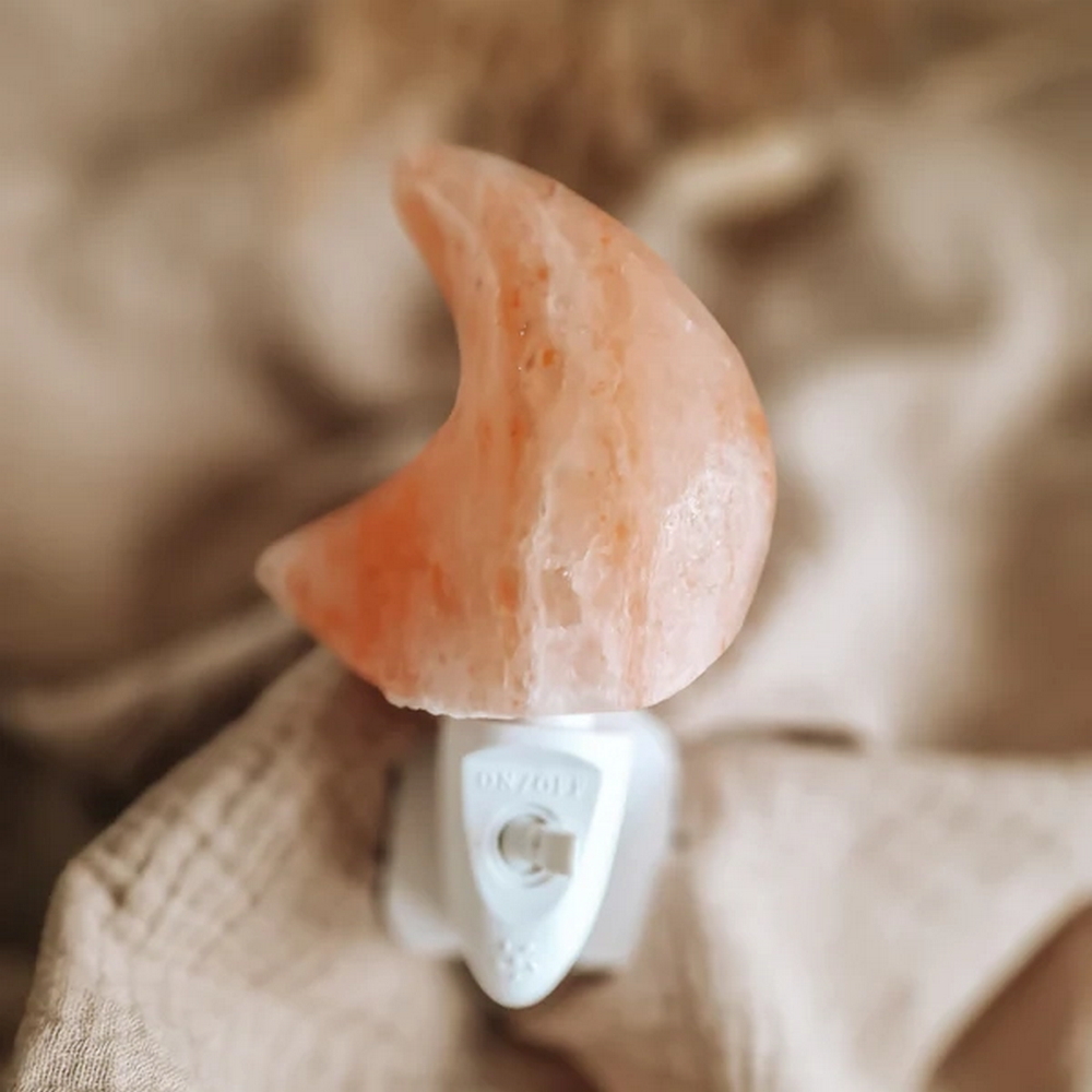 Lampada di Sale Himalayano Notturna Rosa scolpita a forma di Luna 750 g con luce Led Bianco Caldo - Foto 1