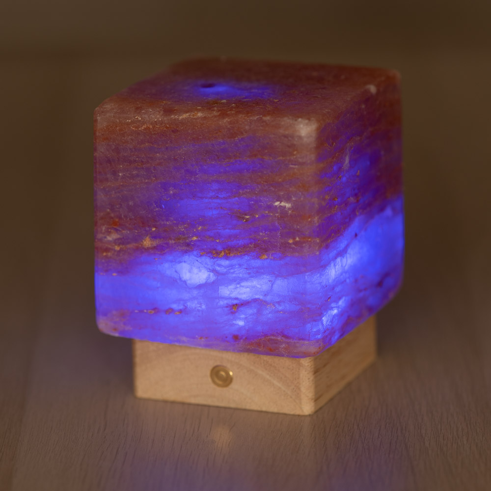 Lampada di Sale Himalayano a batteria Rosa scolpita a forma di Cubo 2kg con luce Led RGB e base in legno - Foto 2