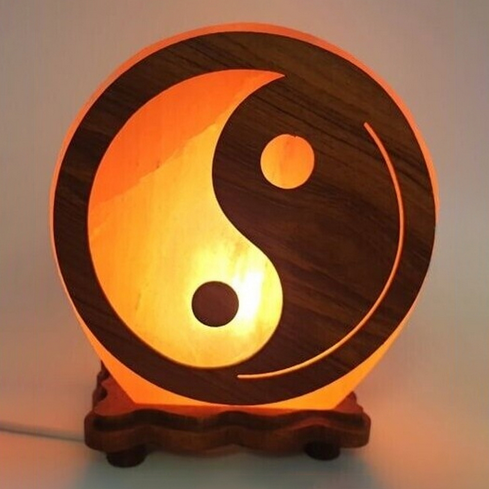 Foto principale Lampada di Sale Himalayano Rosa scolpita Rotonda Yin-Yang 5 kg con luce calda e base in legno